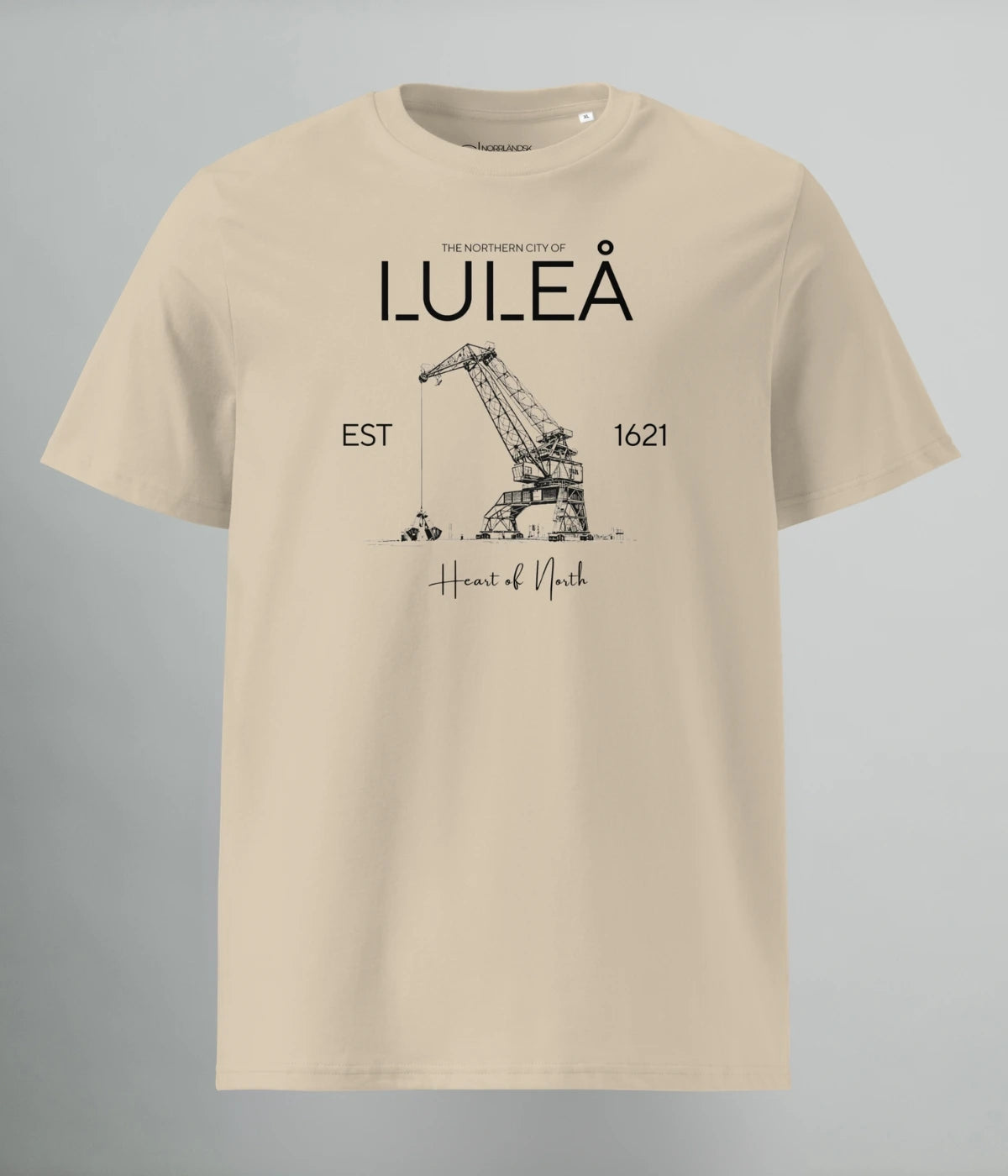 Beige Norrländsk t-shirt Luleå med hamnkran motiv och text EST 1621 från Heart of North