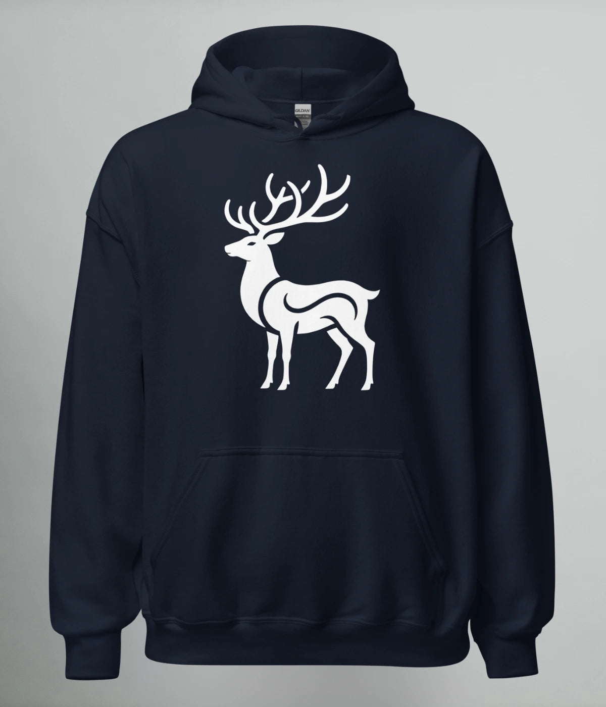 Marinblå hoodie med vitt renmotiv på bröstet, Arctic Blaze Hoodie från Heart of North – norrländsk streetwear med unisex passform.