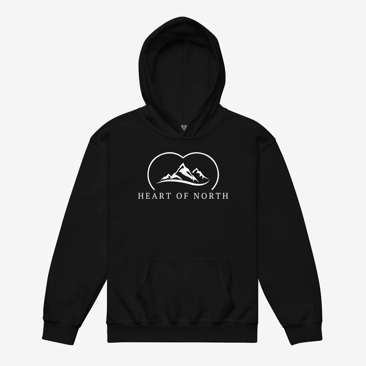 Svart hoodie för barn med ett hjärtmotiv från Heart of North. En mjuk och hållbar tröja som kombinerar enkel design med Norrländsk stolthet, perfekt för unga som vill bära både stil och komfort.